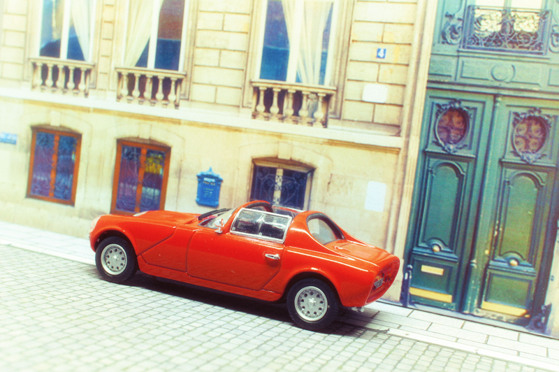 Illustration for article titled French Friday: un Quatre, Moteur à mi-voiture?